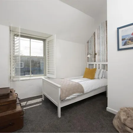 Piskey Cottage, * Mousehole