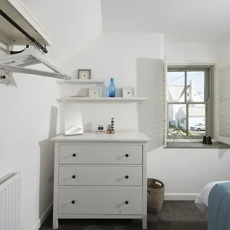 Piskey Cottage, * Mousehole